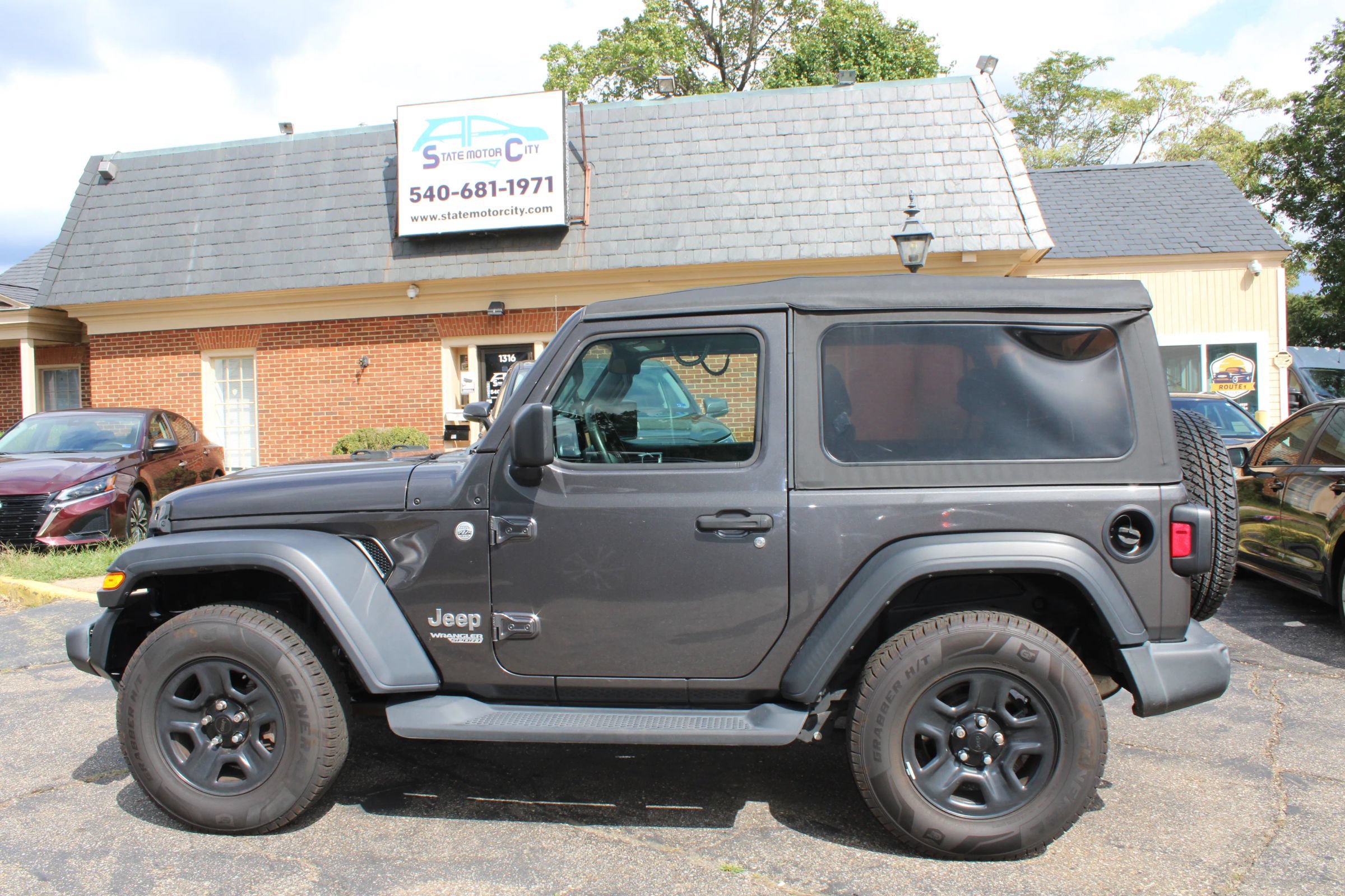 Used 2018 Jeep Wrangler Sport AWD/4WD image 9