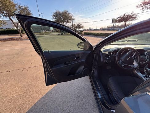 Used 2013 Chevrolet Cruze LT image 11