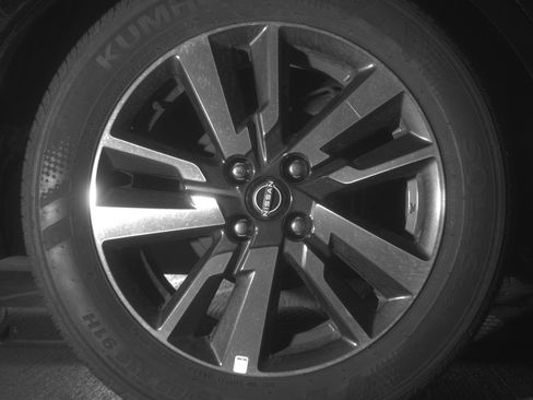 Used 2025 Nissan Versa SV image 15