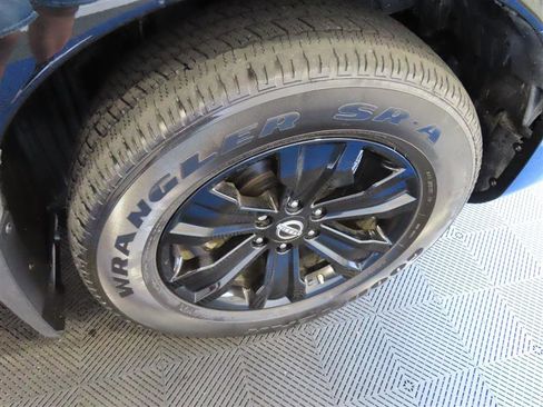 Used 2023 Nissan Titan SV w/ SV Convenience Package image 9