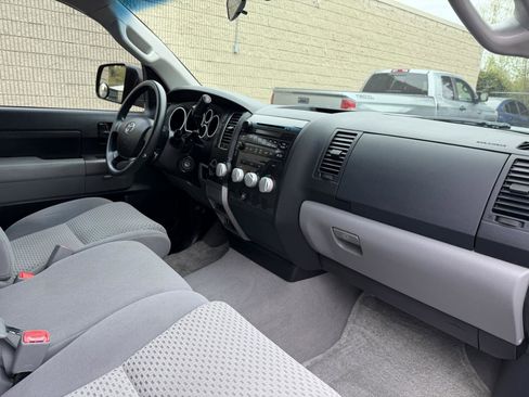 Used 2010 Toyota Tundra 4x4 CrewMax image 12