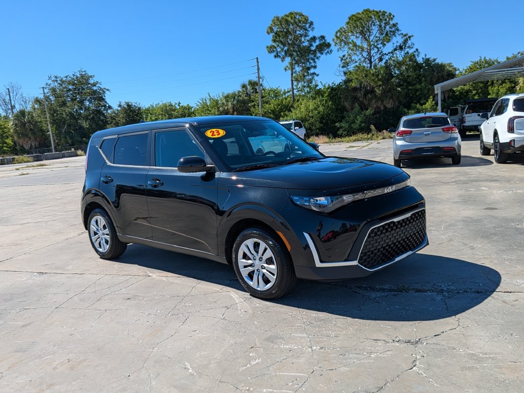 Certified 2023 Kia Soul LX FWD image 2