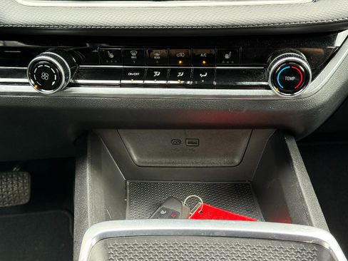 Used 2025 Chevrolet Equinox LT image 32