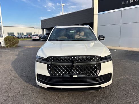 New 2026 Lincoln Navigator Black Label AWD/4WD image 2