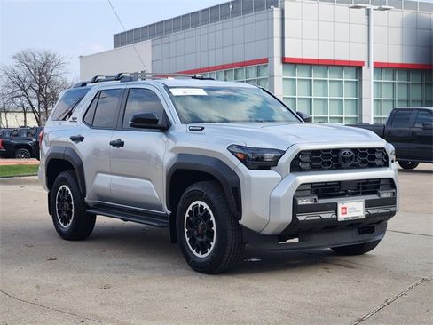 Used 2025 Toyota 4Runner TRD Off-Road image 2