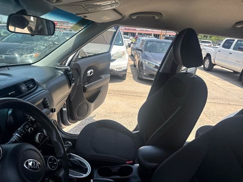 Used 2015 Kia Soul FWD image 16
