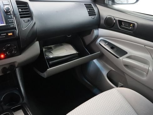 Used 2013 Toyota Tacoma PreRunner w/ Convenience Pkg image 19