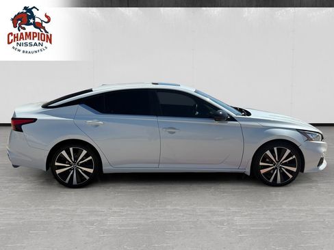 Used 2020 Nissan Altima 2.5 SR w/ Premium Package FWD image 6