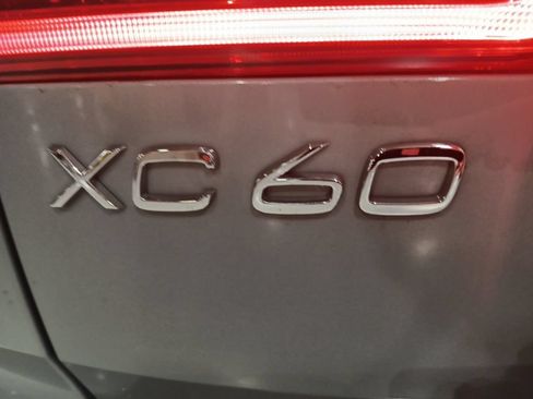 Used 2024 Volvo XC60 B5 Plus w/ Protection Package Premier AWD/4WD image 13