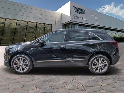 New 2025 Cadillac XT5 Premium Luxury image 2