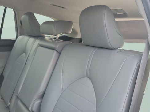 Used 2023 Toyota Highlander XLE FWD image 10