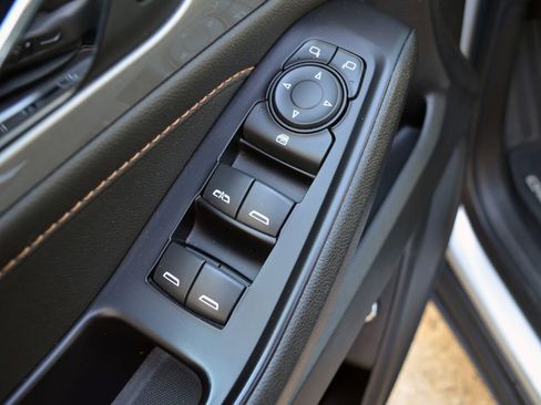 Used 2020 Chevrolet Traverse LT image 26