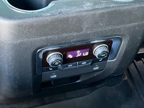 Used 2023 Chevrolet Suburban Premier AWD/4WD image 39