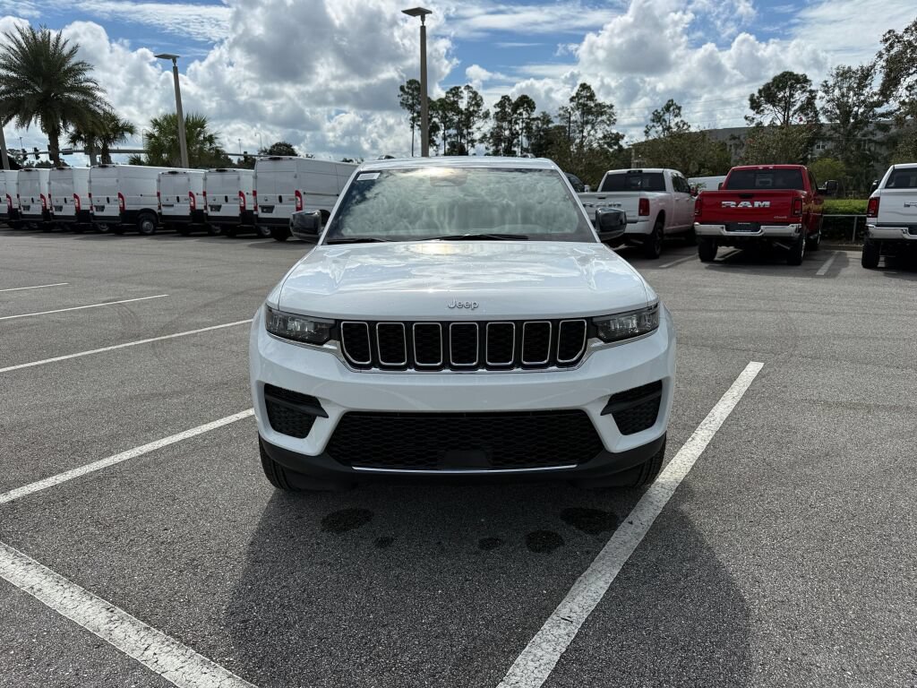 New 2027 Jeep Grand Cherokee Laredo AWD/4WD image 8