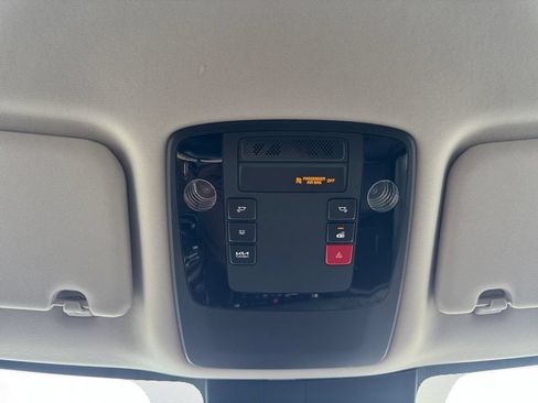 Used 2024 Kia Carnival EX FWD image 19