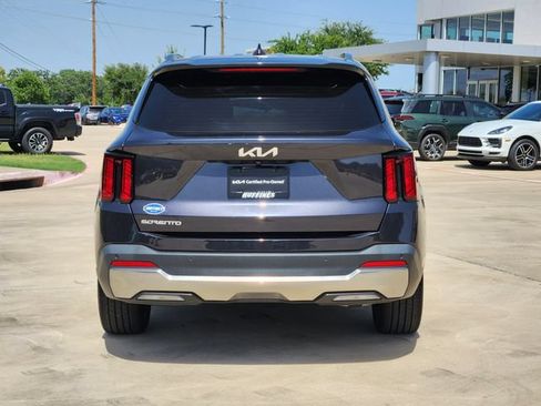 Used 2025 Kia Sorento EX FWD image 6