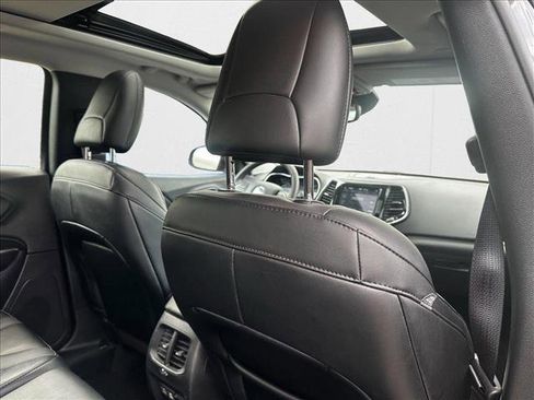 Used 2022 Jeep Cherokee Limited image 28