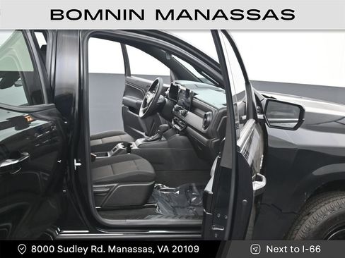 Used 2024 Chevrolet Colorado W/T image 9