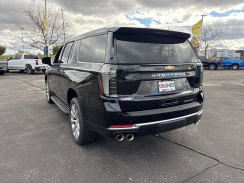 New 2025 Chevrolet Suburban Premier image 5