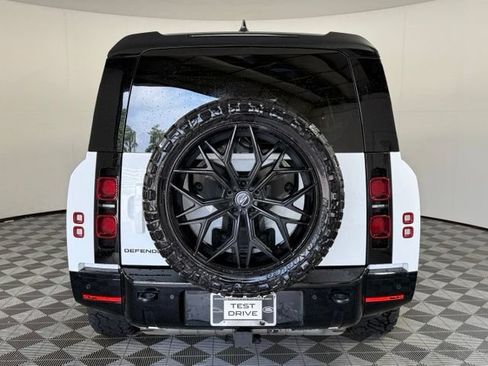Used 2025 Land Rover Defender 130 X-Dynamic SE AWD/4WD image 7