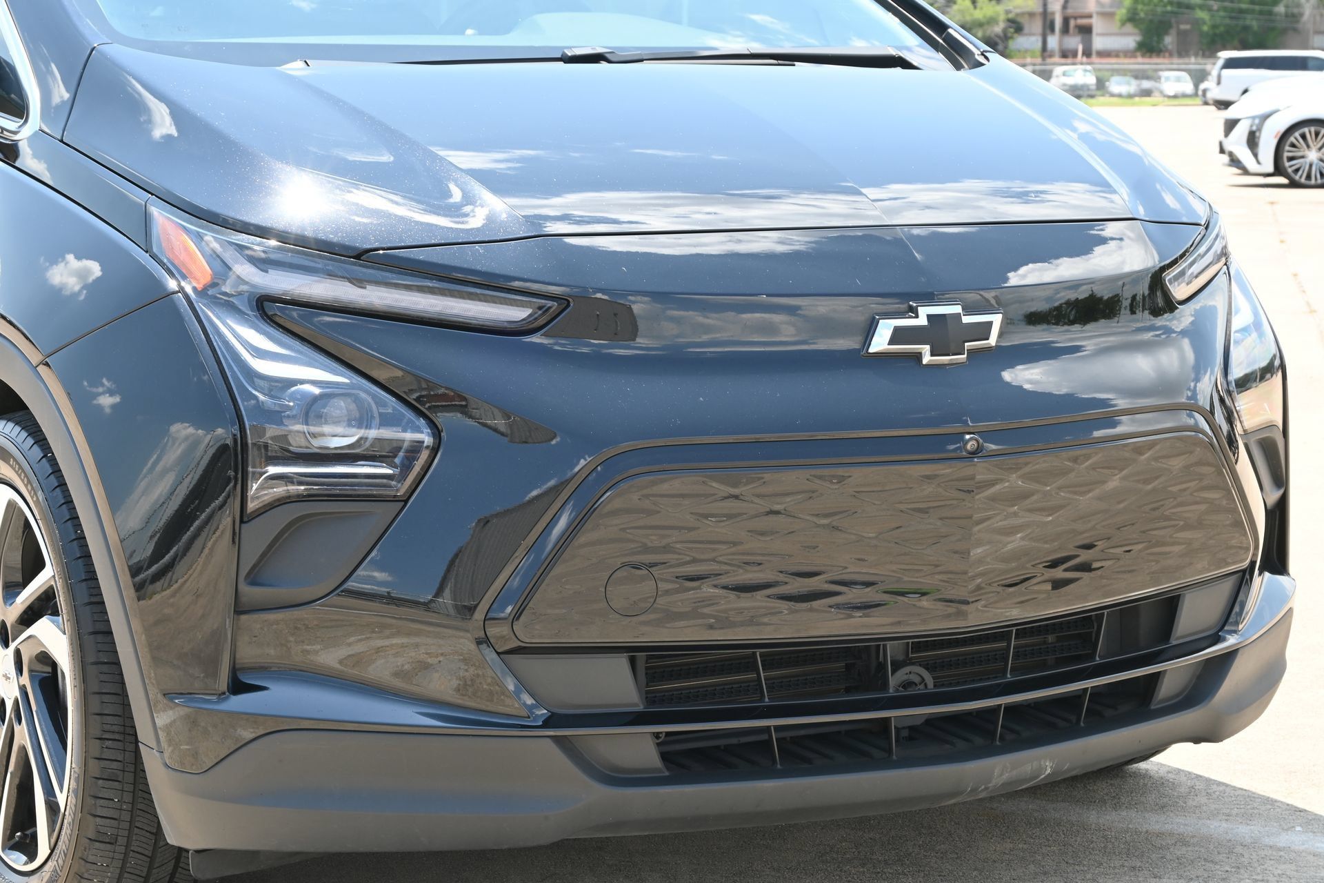 Used 2023 Chevrolet Bolt LT w/ Infotainment Package FWD image 28