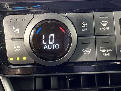 Used 2024 Toyota Grand Highlander AWD image 26