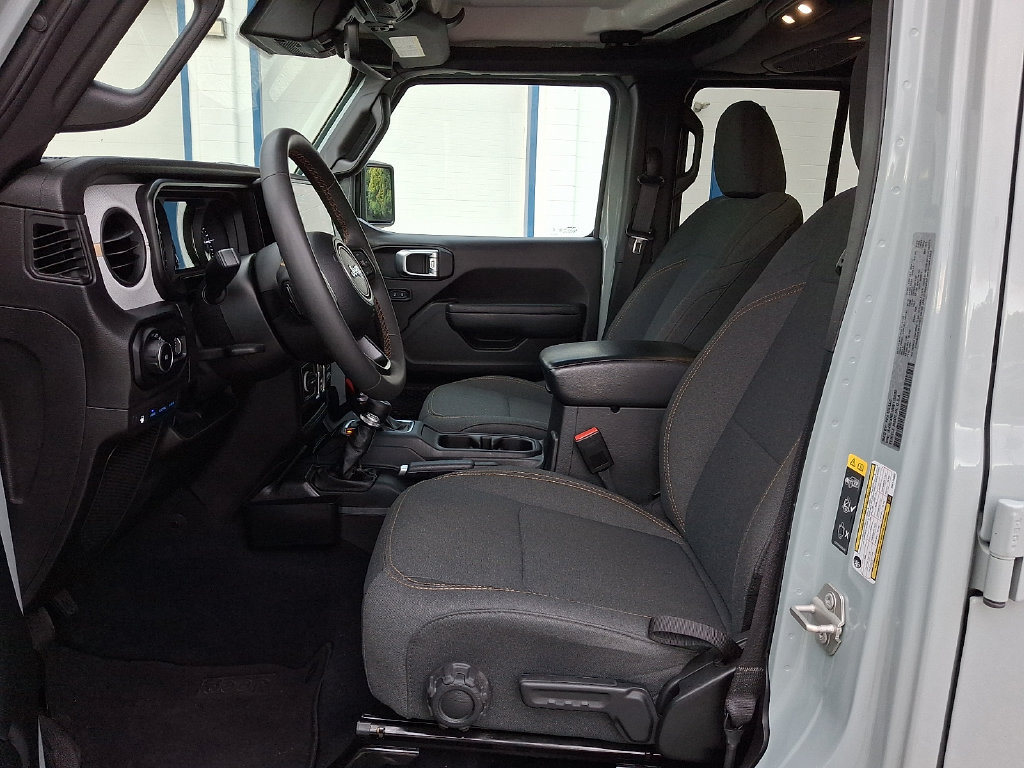 Used 2024 Jeep Wrangler Unlimited w/ Convenience Group AWD/4WD image 14