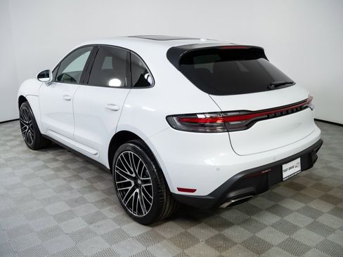 Certified 2025 Porsche Macan image 3