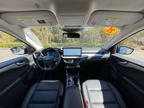 Used 2025 Ford Escape Platinum AWD/4WD image 4