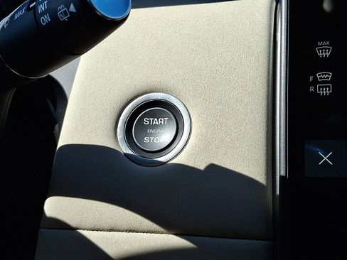 Certified 2025 Land Rover Discovery Sport S image 27