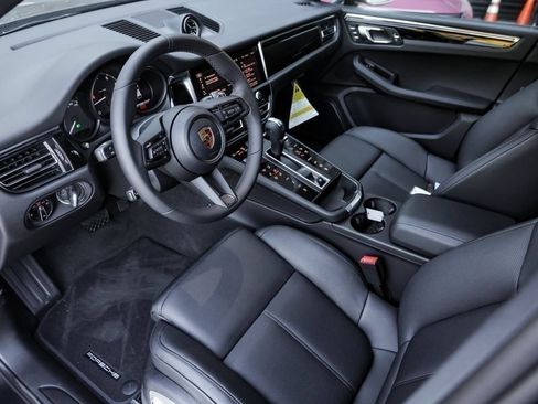 Certified 2026 Porsche Macan AWD/4WD image 4
