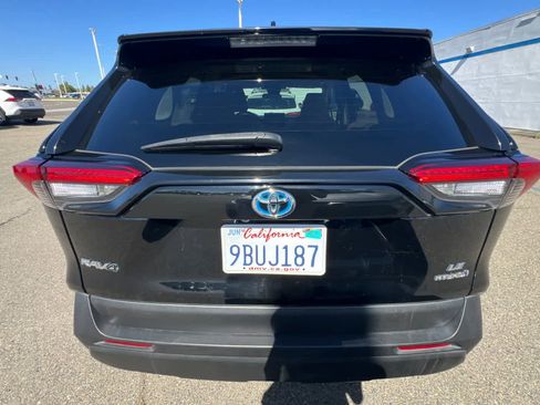 Used 2022 Toyota RAV4 LE AWD/4WD image 5