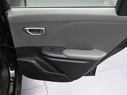 Used 2025 Kia K4 LXS image 23