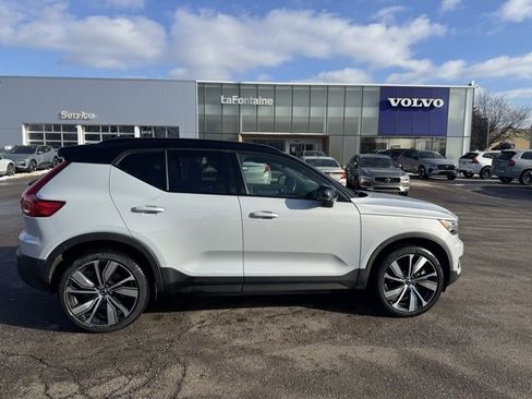 Used 2022 Volvo XC40 P8 Recharge Plus image 3