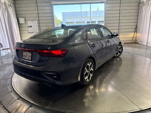 Used 2019 Kia Forte LXS FWD image 5