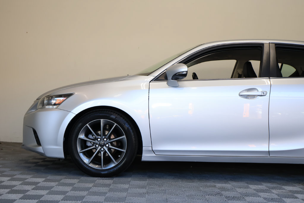 Used 2016 Lexus CT 200h w/ Seat Comfort Package FWD image 8