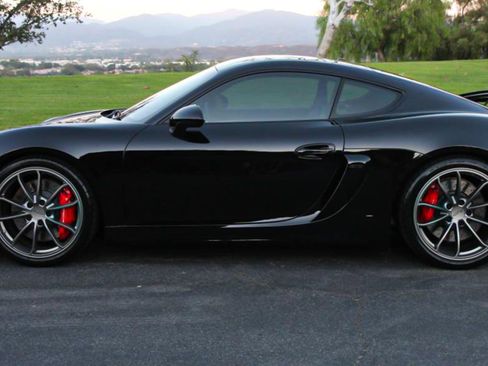 Used 2016 Porsche Cayman GT4 RWD image 3