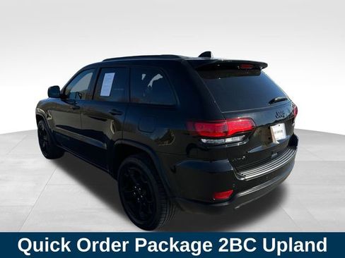 Used 2019 Jeep Grand Cherokee Laredo image 3