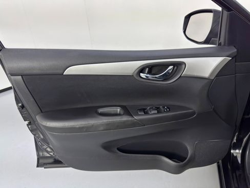 Used 2018 Nissan Sentra S image 34