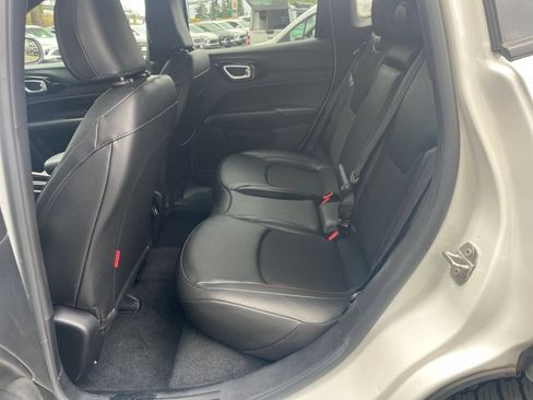 Used 2025 Jeep Compass Trailhawk AWD/4WD image 24