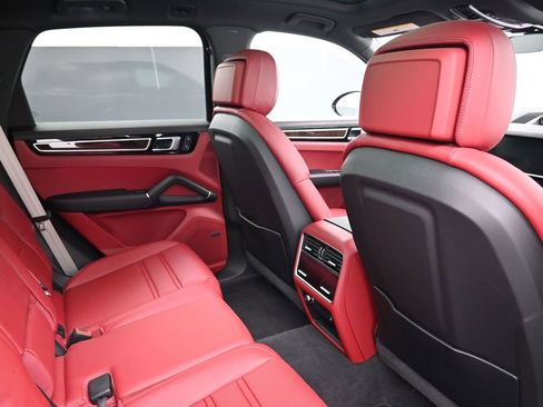 Used 2023 Porsche Cayenne S Platinum image 7