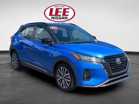 Used 2021 Nissan Kicks SR image 1