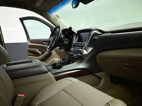 Used 2018 Chevrolet Suburban LT image 60