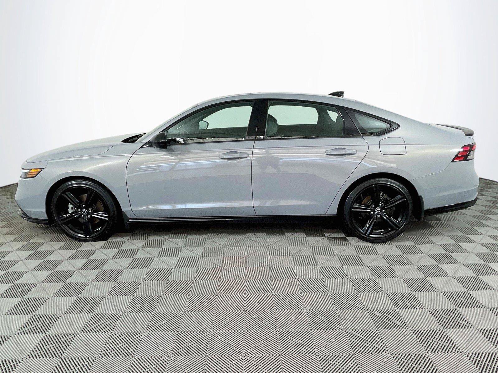 Used 2025 Honda Accord Sport image 4
