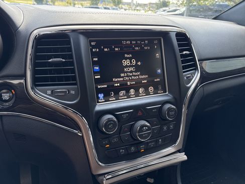 Used 2017 Jeep Grand Cherokee Overland image 23