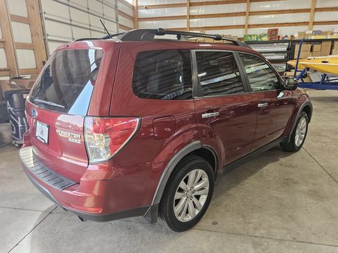 Used 2011 Subaru Forester 2.5X Limited w/ Utility Pkg AWD/4WD image 8