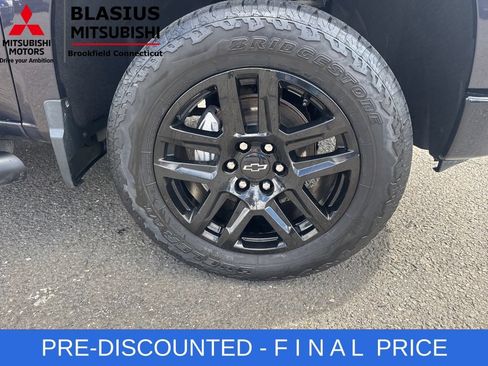 Used 2024 Chevrolet Silverado 1500 Custom Trail Boss w/ LPO, Dark Essentials Package AWD/4WD image 3