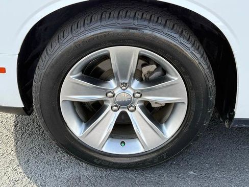 Used 2019 Dodge Challenger SXT image 21