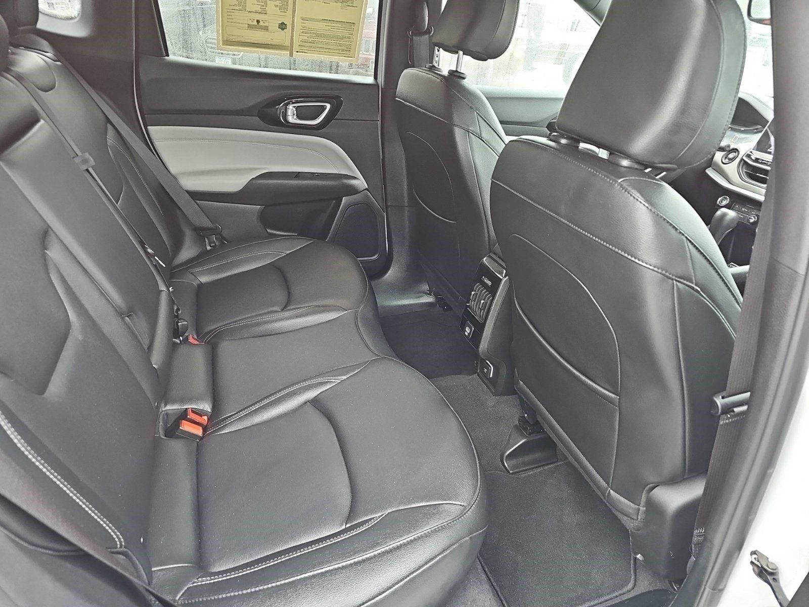 Used 2025 Jeep Compass Limited AWD/4WD image 15