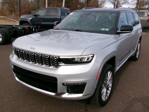 Certified 2023 Jeep Grand Cherokee L Summit w/ Luxury Tech Group V image 4